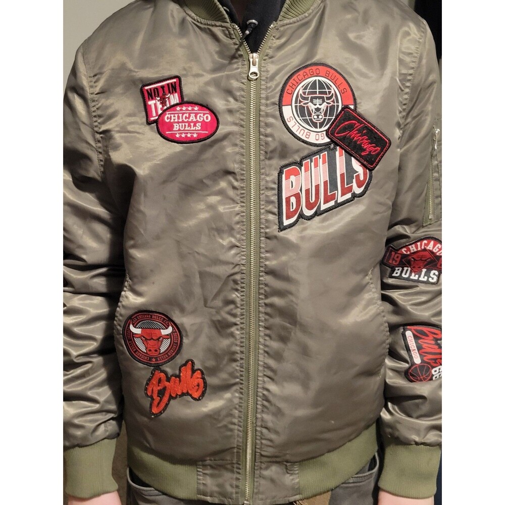 Chicago Bulls Men's Satin NBA Bomber Jacket Olive Green Logo Patches Size Medium